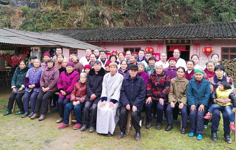 谢文淦爱心团赴崇义金山寺公益义诊